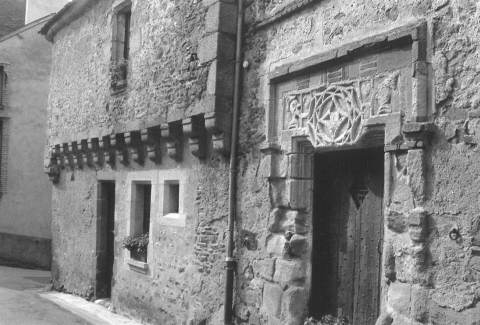 Image historique associée à Photo de la maison de l'argentier - Willy Ronis